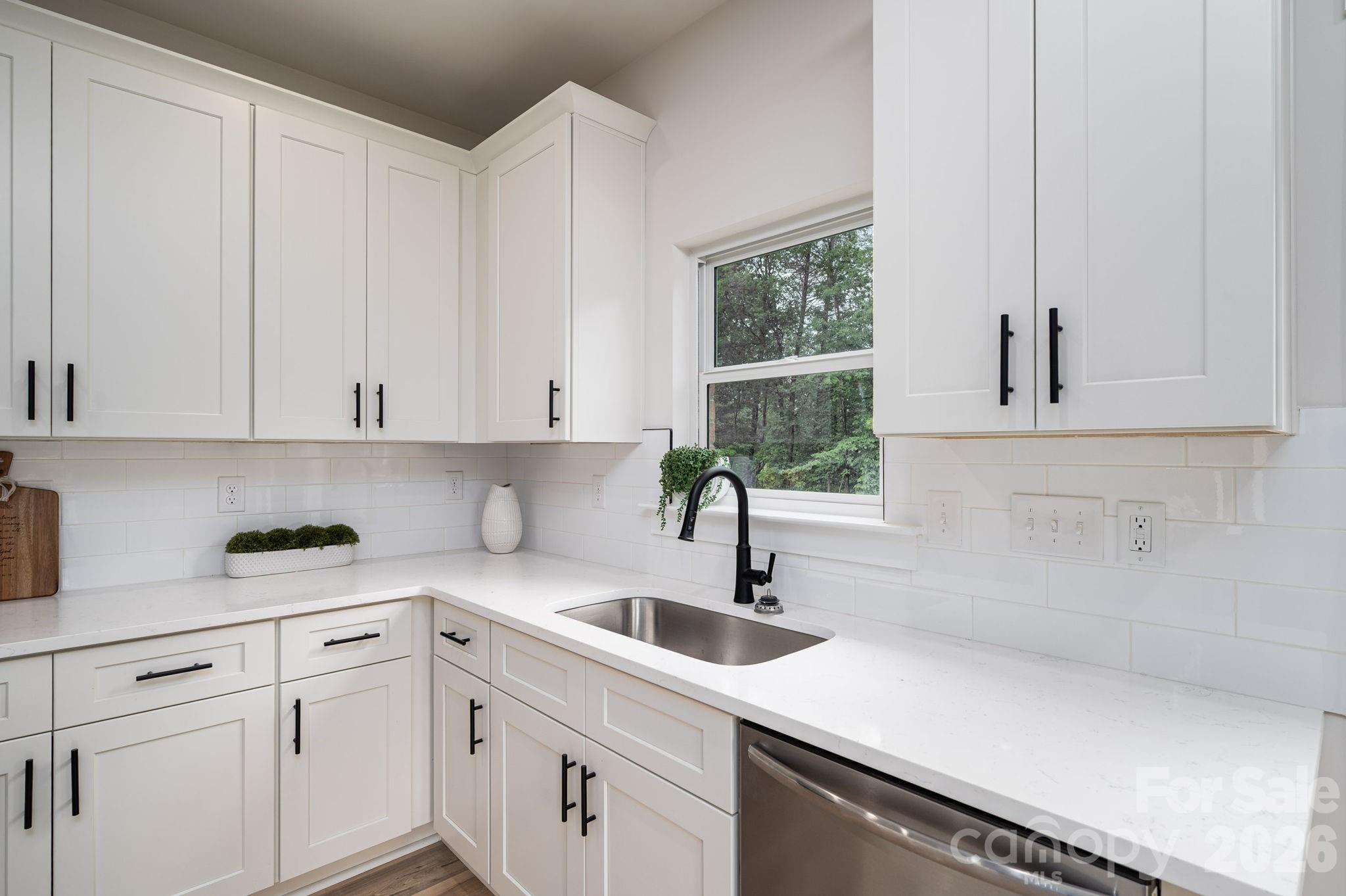Single Family Residence at 1531 9th Street Lane NW, Hickory, photo 5 of 30