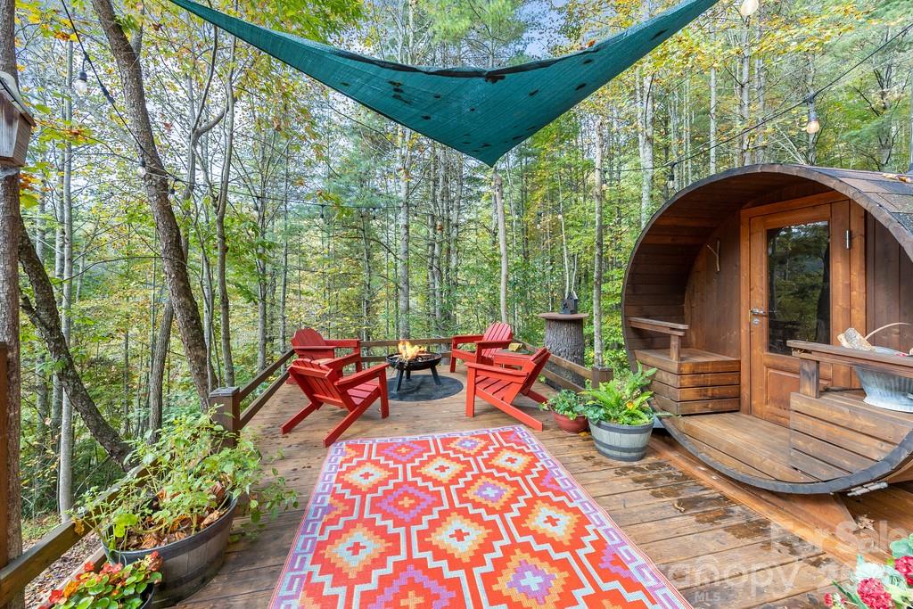 Perfect setting to blow off some steam! - 111 Elkhound Road, Waynesville