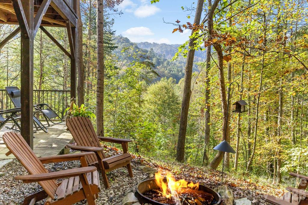 Carolina Dreamin on a perfect Autumn Day! - 111 Elkhound Road, Waynesville