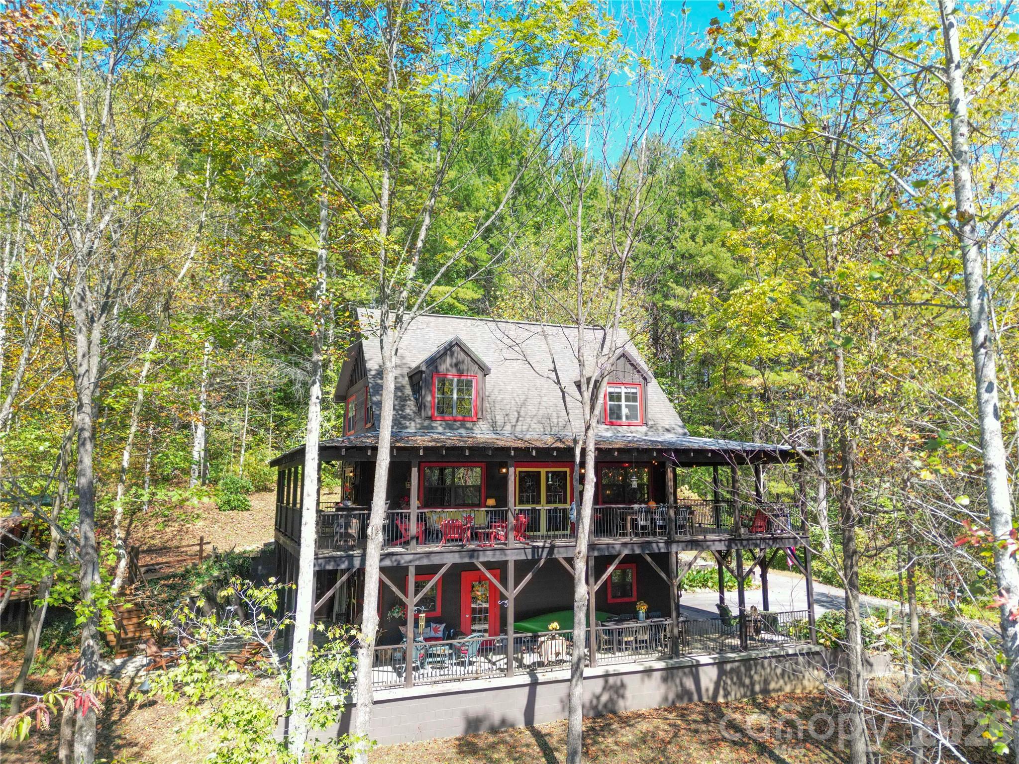 Single Family Residence at 111 Elkhound Road, Waynesville, photo 7 of 48