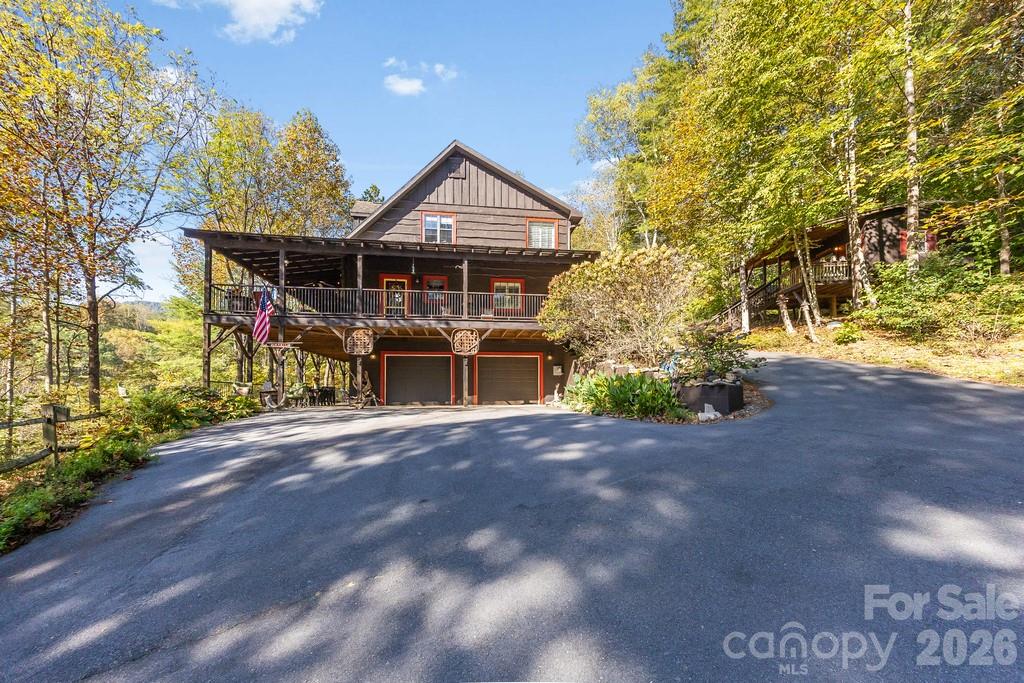 Single Family Residence at 111 Elkhound Road, Waynesville, photo 8 of 48