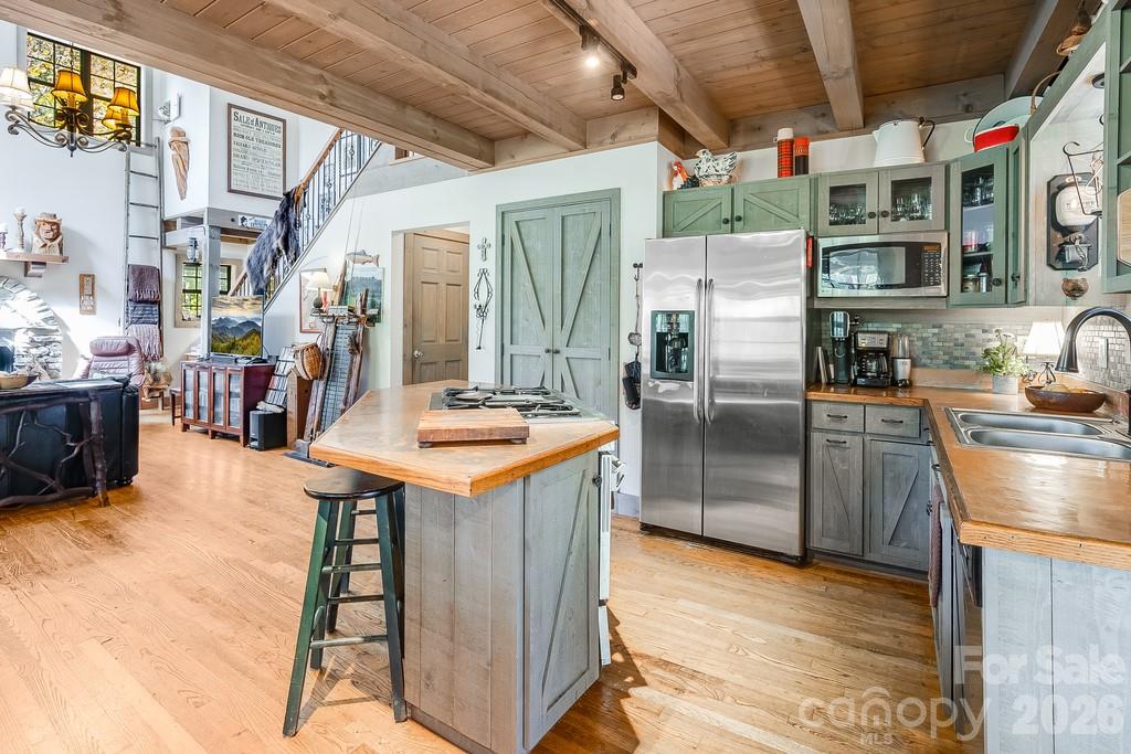 Single Family Residence at 111 Elkhound Road, Waynesville, photo 14 of 48