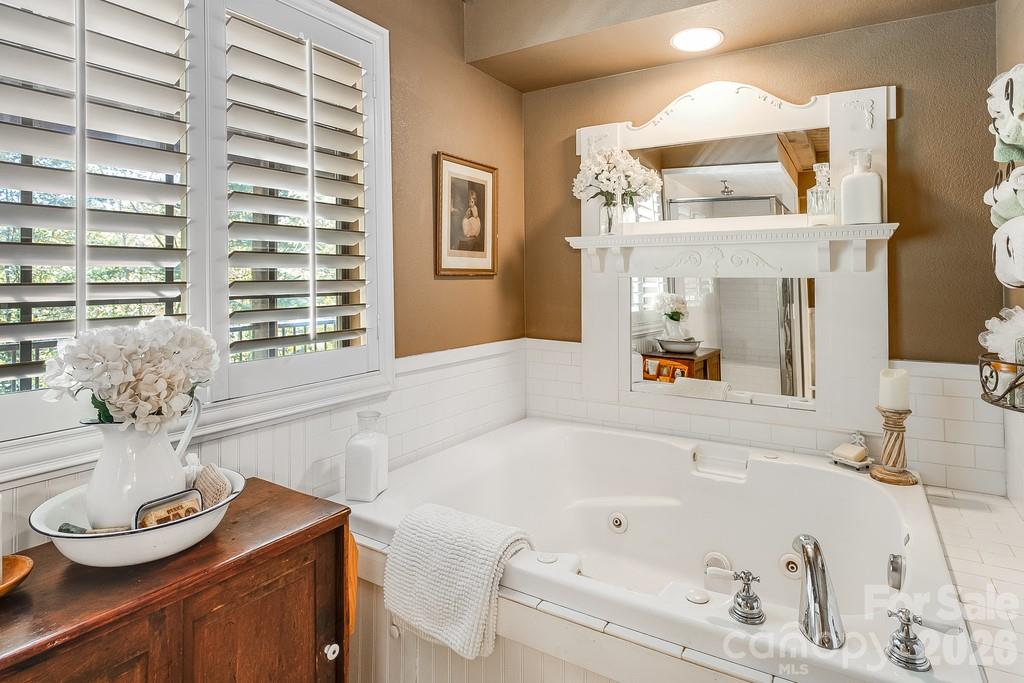 Luxurious Primary Bathroom Jacuzzi for 2 ! - 111 Elkhound Road, Waynesville