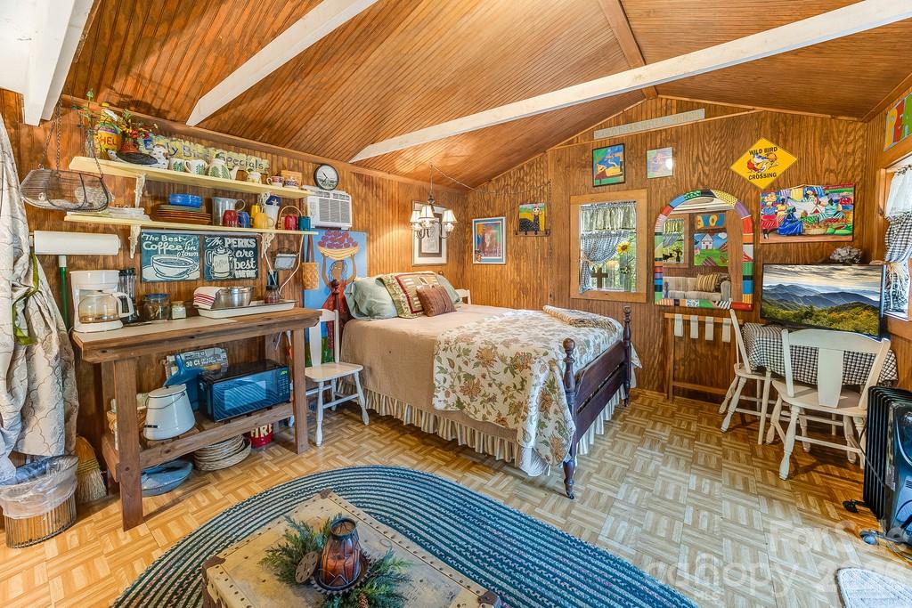 Welcome to the Soul Shack Artist Retreat Sleeps 4 - 111 Elkhound Road, Waynesville