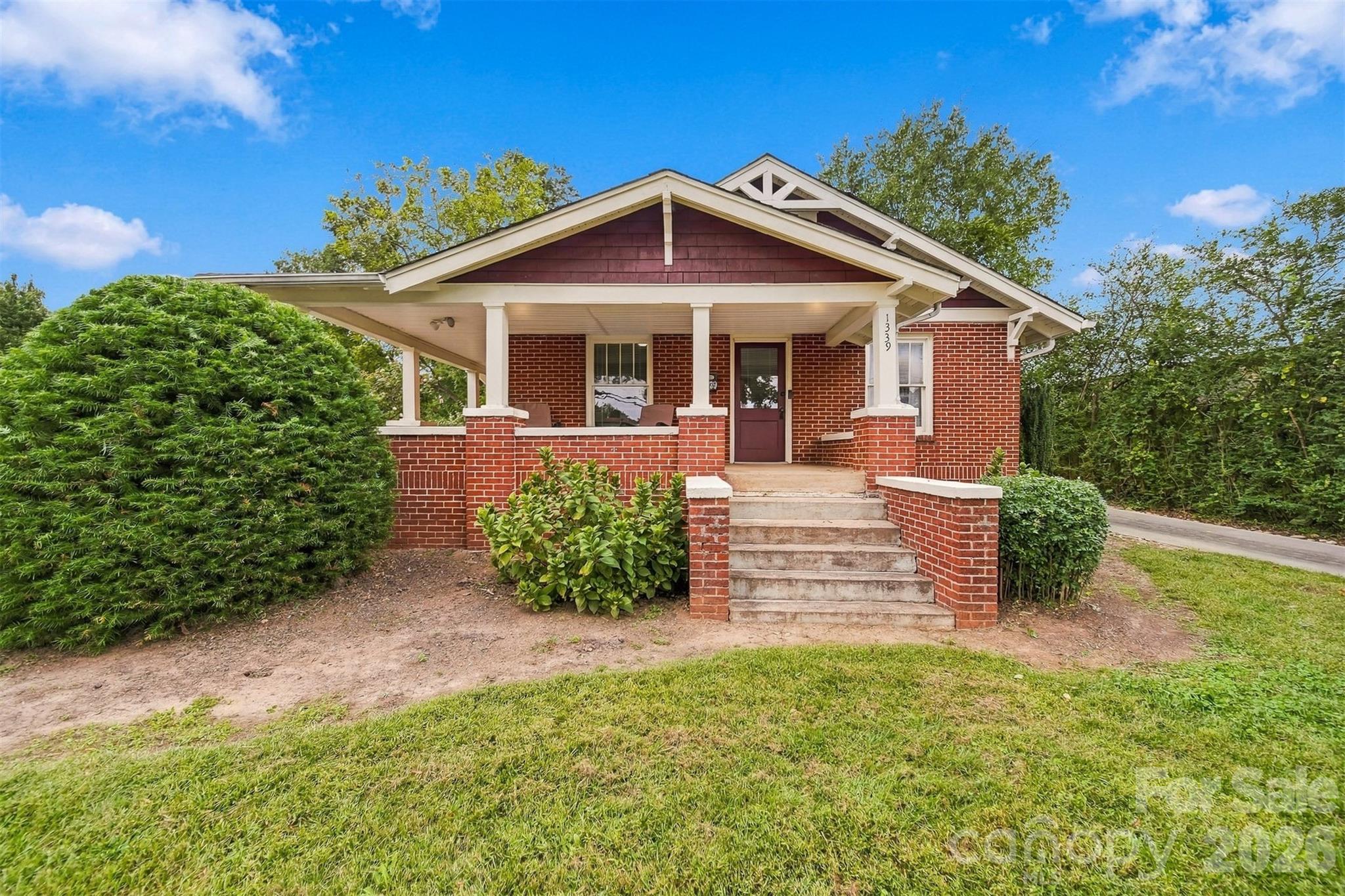 beautiful, updated home! - 1339 5th Street NE, Hickory