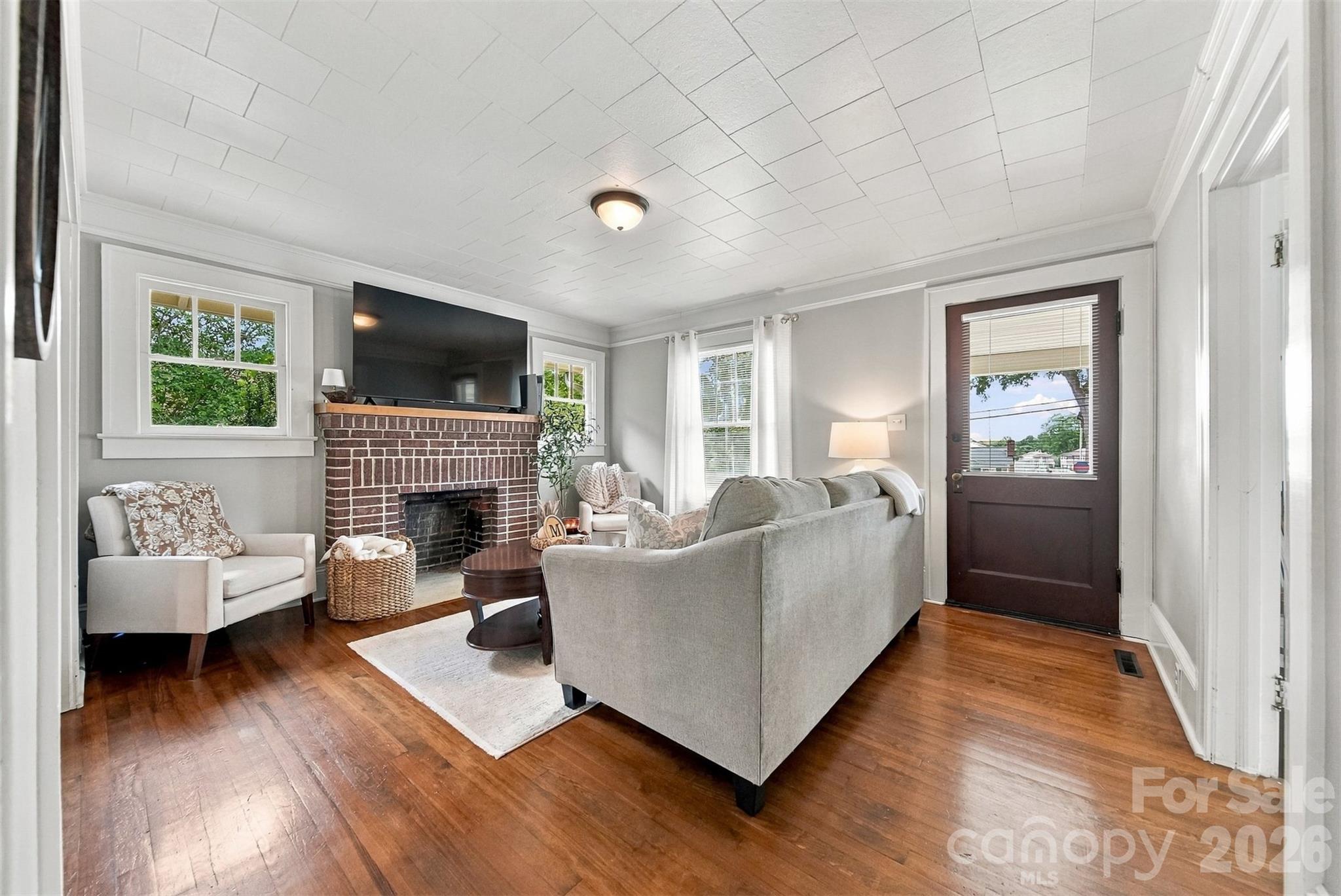 Cozy, Cozy, Cozy! - 1339 5th Street NE, Hickory