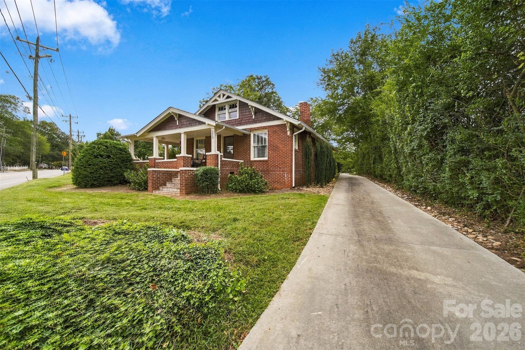 3 bedrooms / 1 bath - 1339 5th Street NE, Hickory