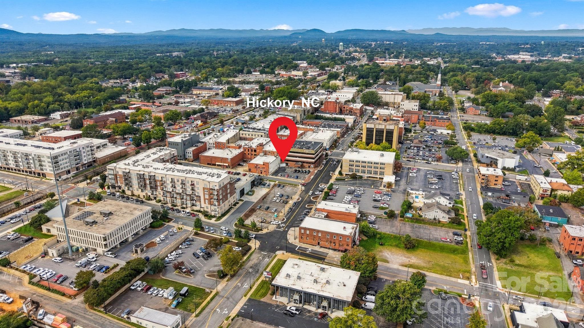 Close to Downtown Hickory - 1339 5th Street NE, Hickory