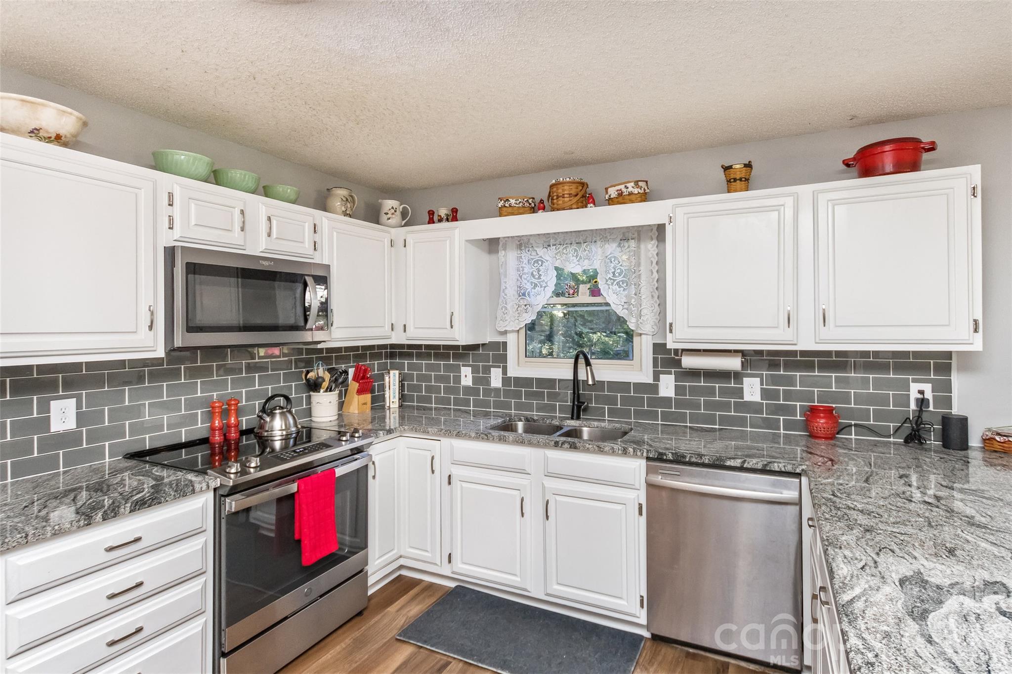Kitchen - 2911 Middleton Place, Hendersonville