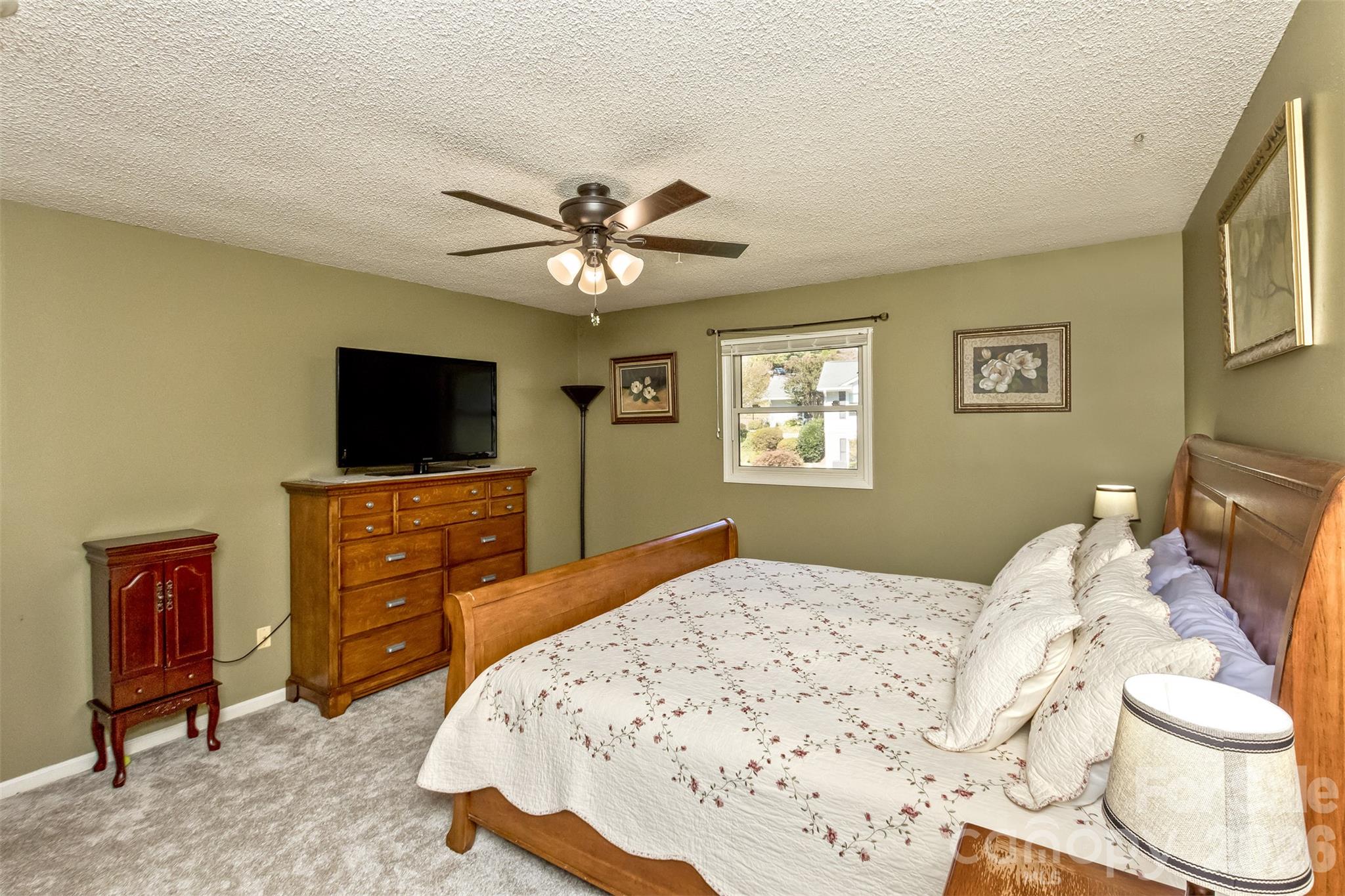 Master bedroom - 2911 Middleton Place, Hendersonville