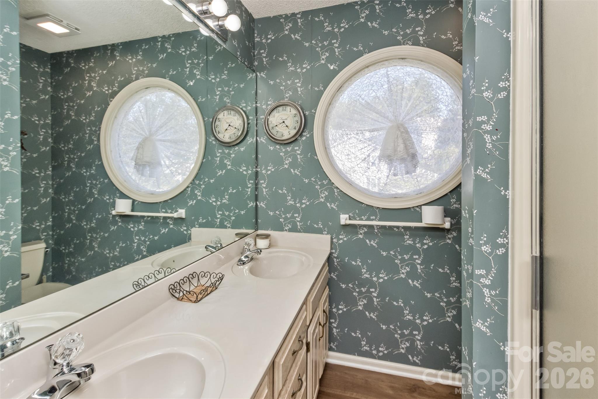 Guest Bathroom - 2911 Middleton Place, Hendersonville