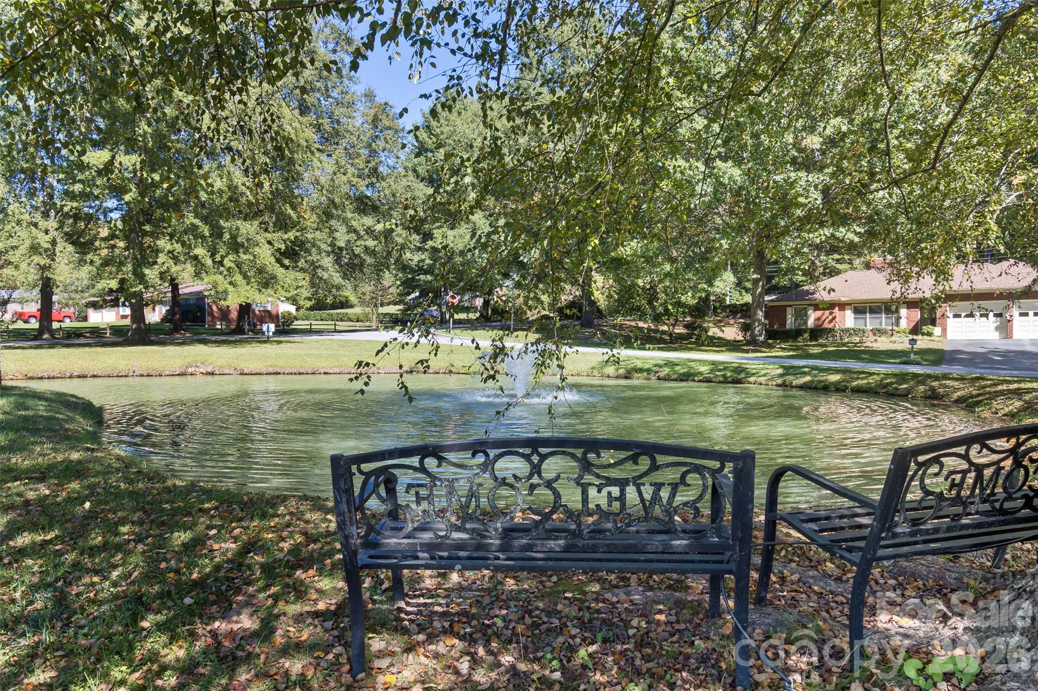 Community Front pond with fountain - 2911 Middleton Place, Hendersonville