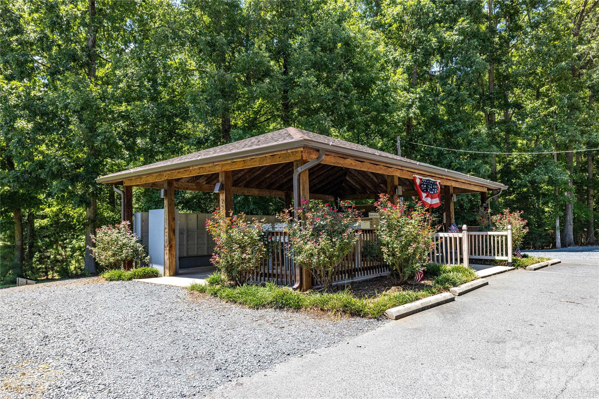 Mail Box Pavilion - 571 Newport Drive, Mount Gilead