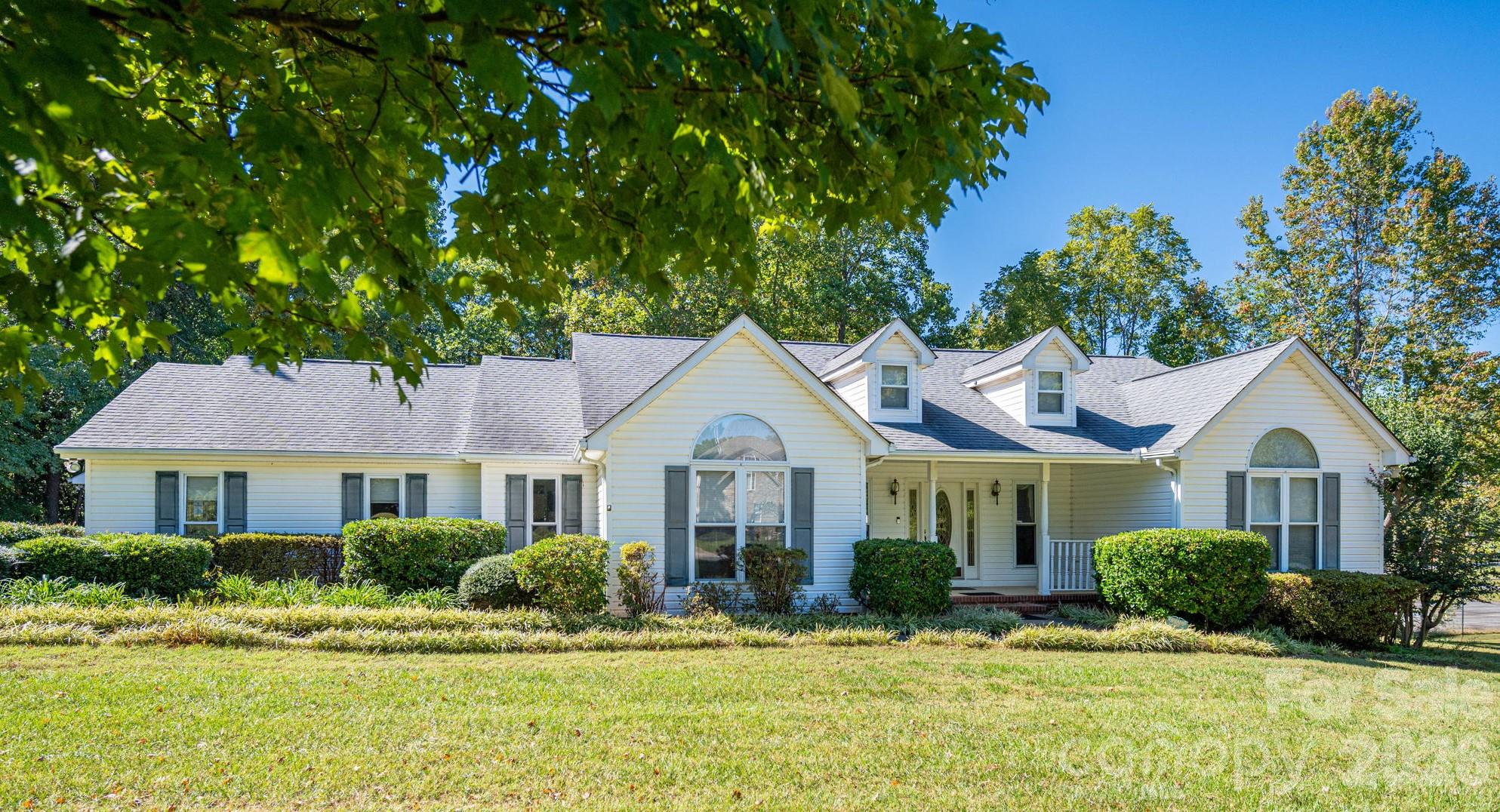 2545 Les Lane