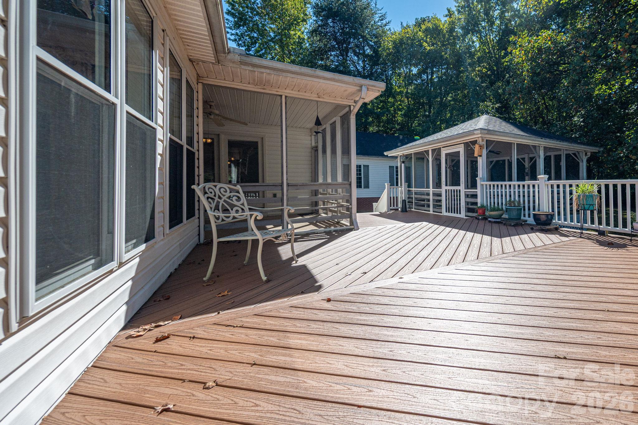 Single Family Residence at 2545 Les Lane, Denver, photo 8 of 36