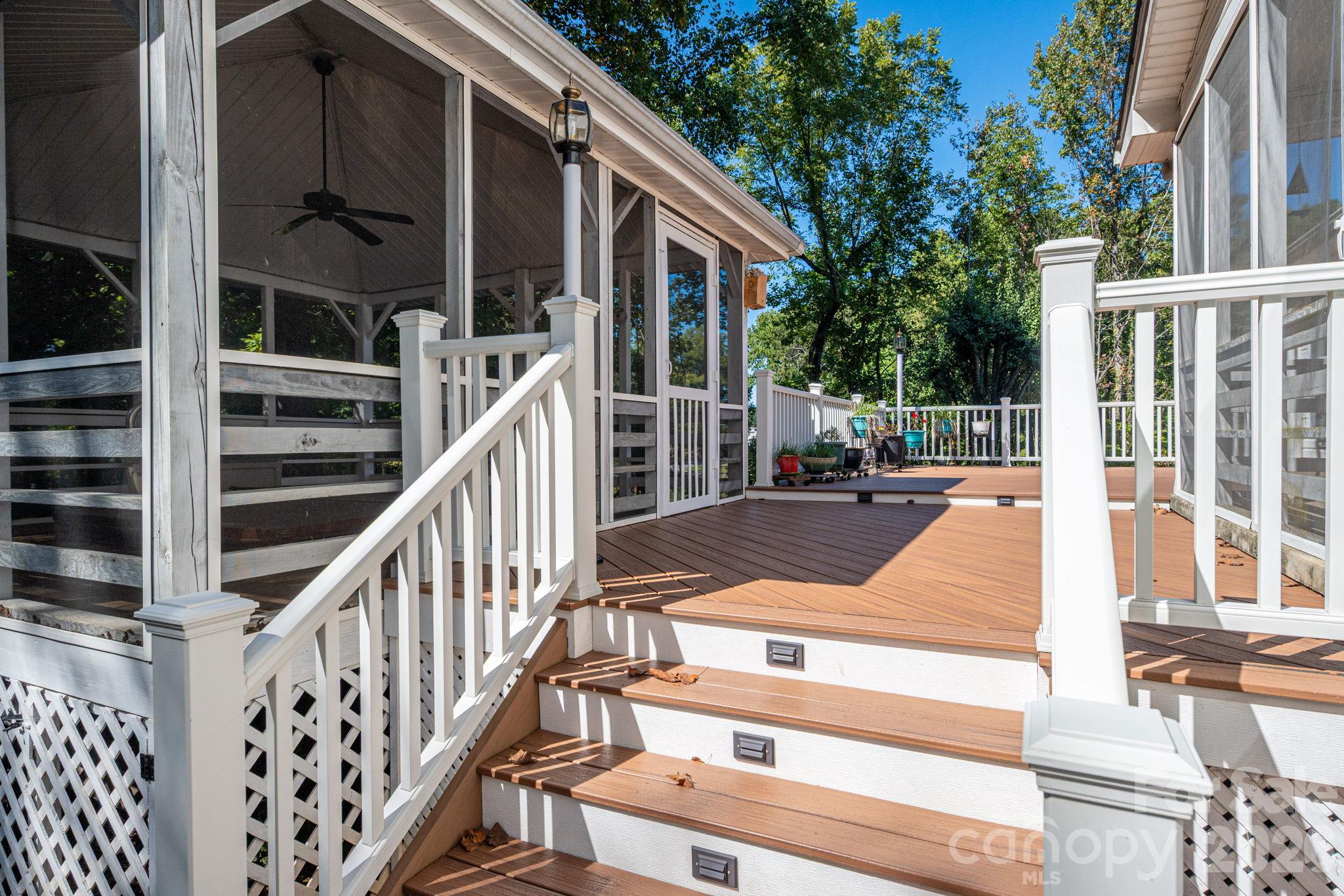 Single Family Residence at 2545 Les Lane, Denver, photo 11 of 36