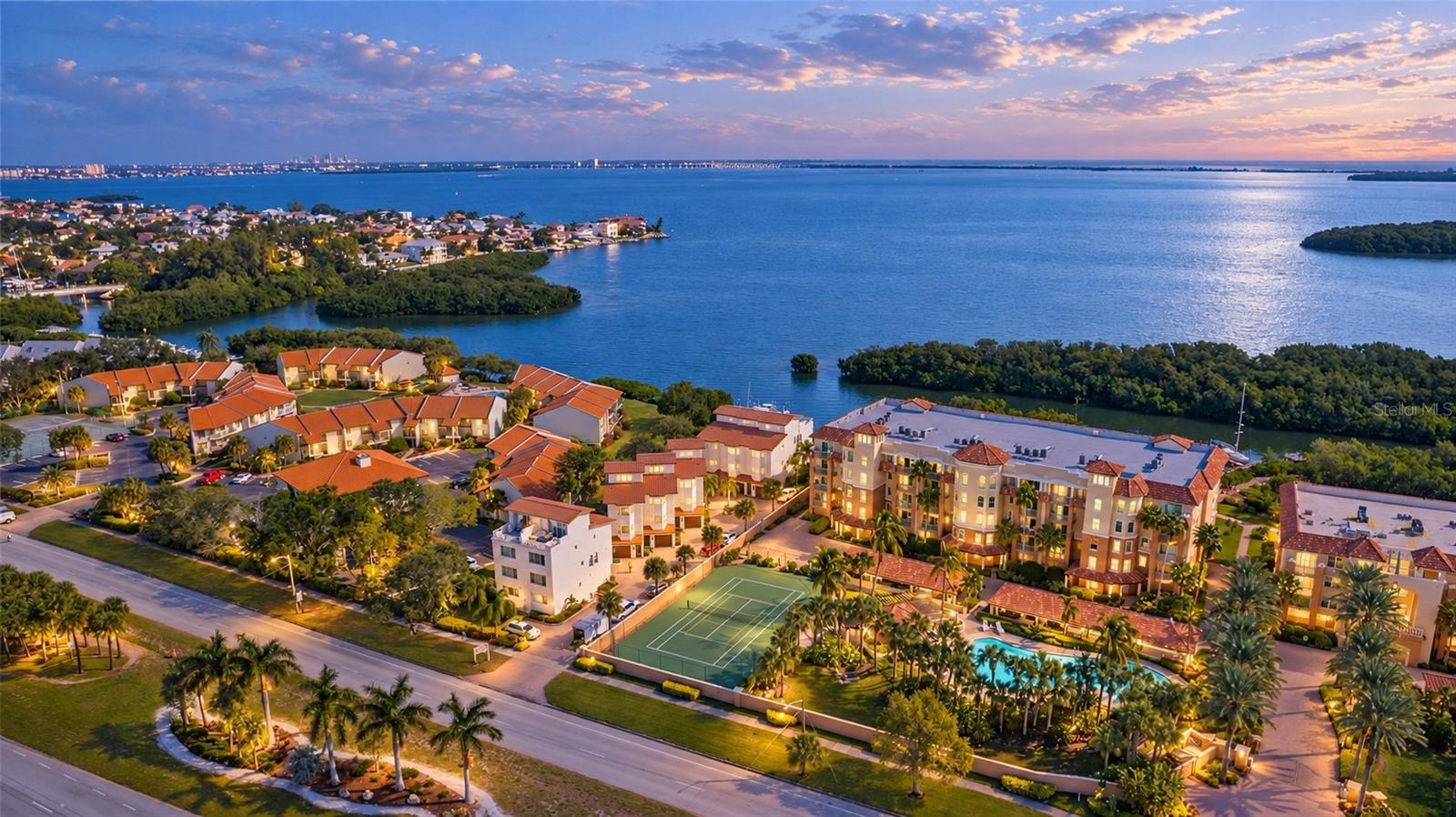 1585 PINELLAS BAYWAY S