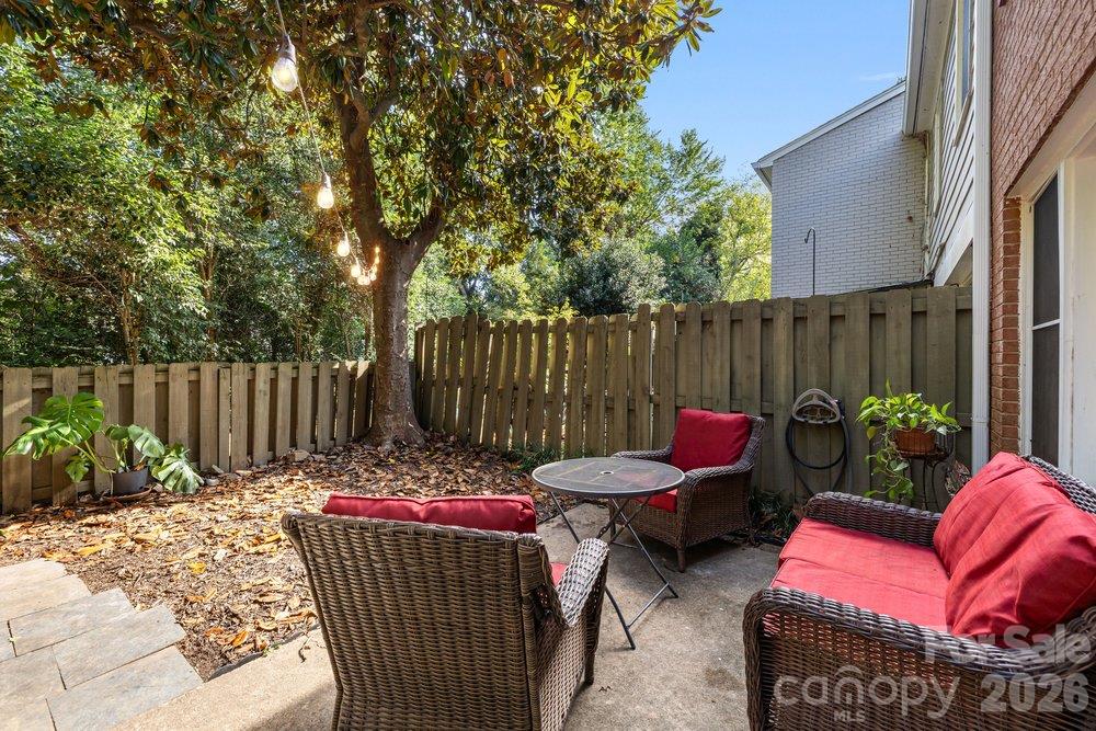 Condominium at 4607 Hedgemore Drive, Charlotte, photo 9 of 20
