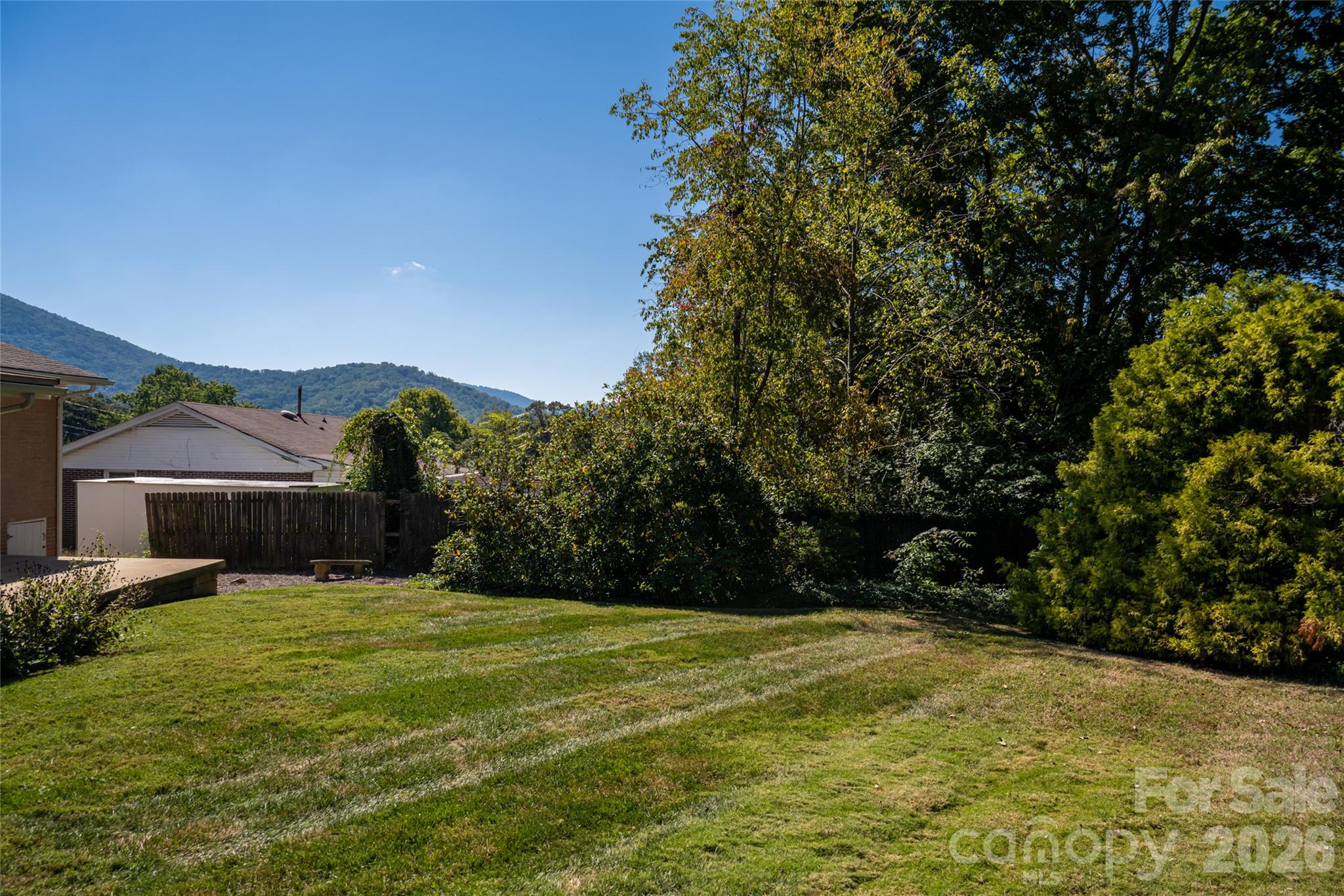 Level backyard - 23 Wagon Road, Asheville