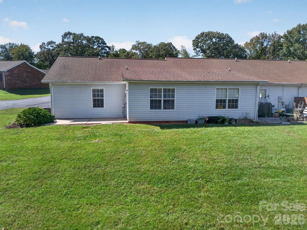 Townhouse at 122 24th Street NW, Hickory, photo 5 of 21