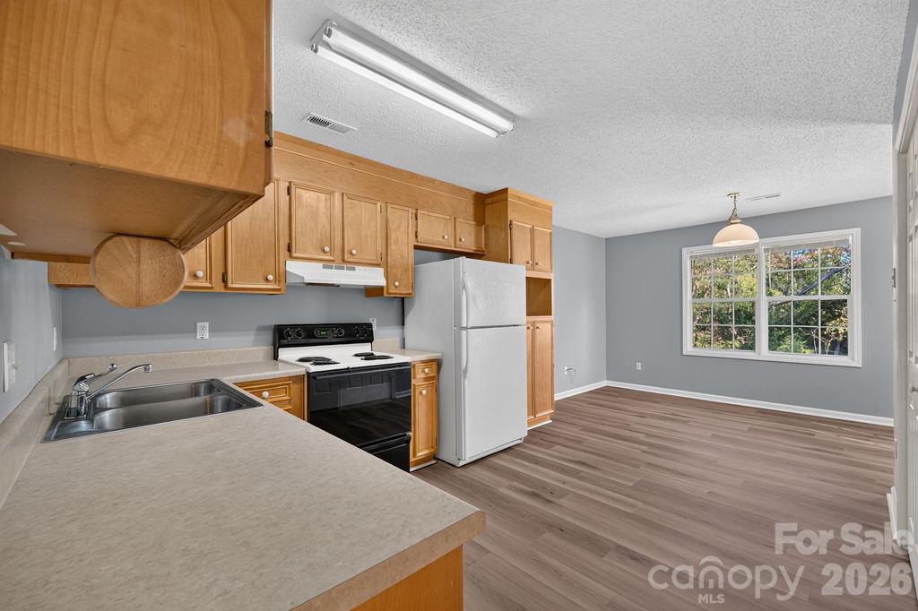 Townhouse at 122 24th Street NW, Hickory, photo 13 of 21