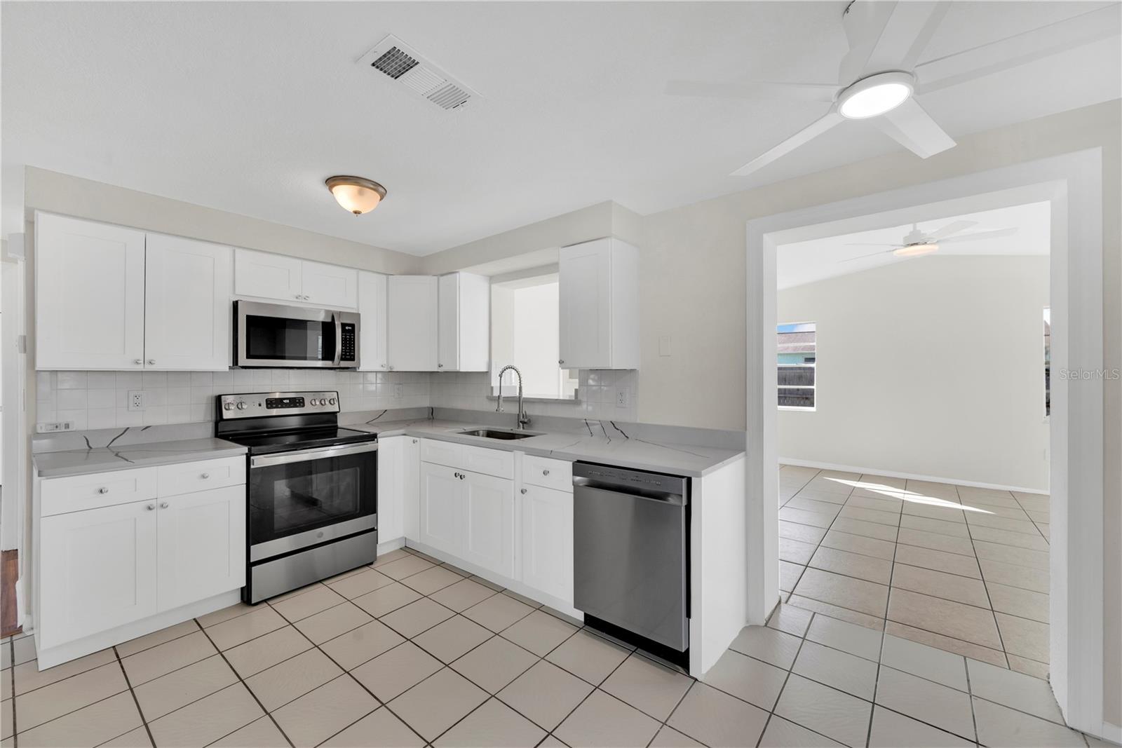 ALL New Kitchen cabinets, all new stainless appliances - 6318 BALDWYN AVE, NEW PORT RICHEY