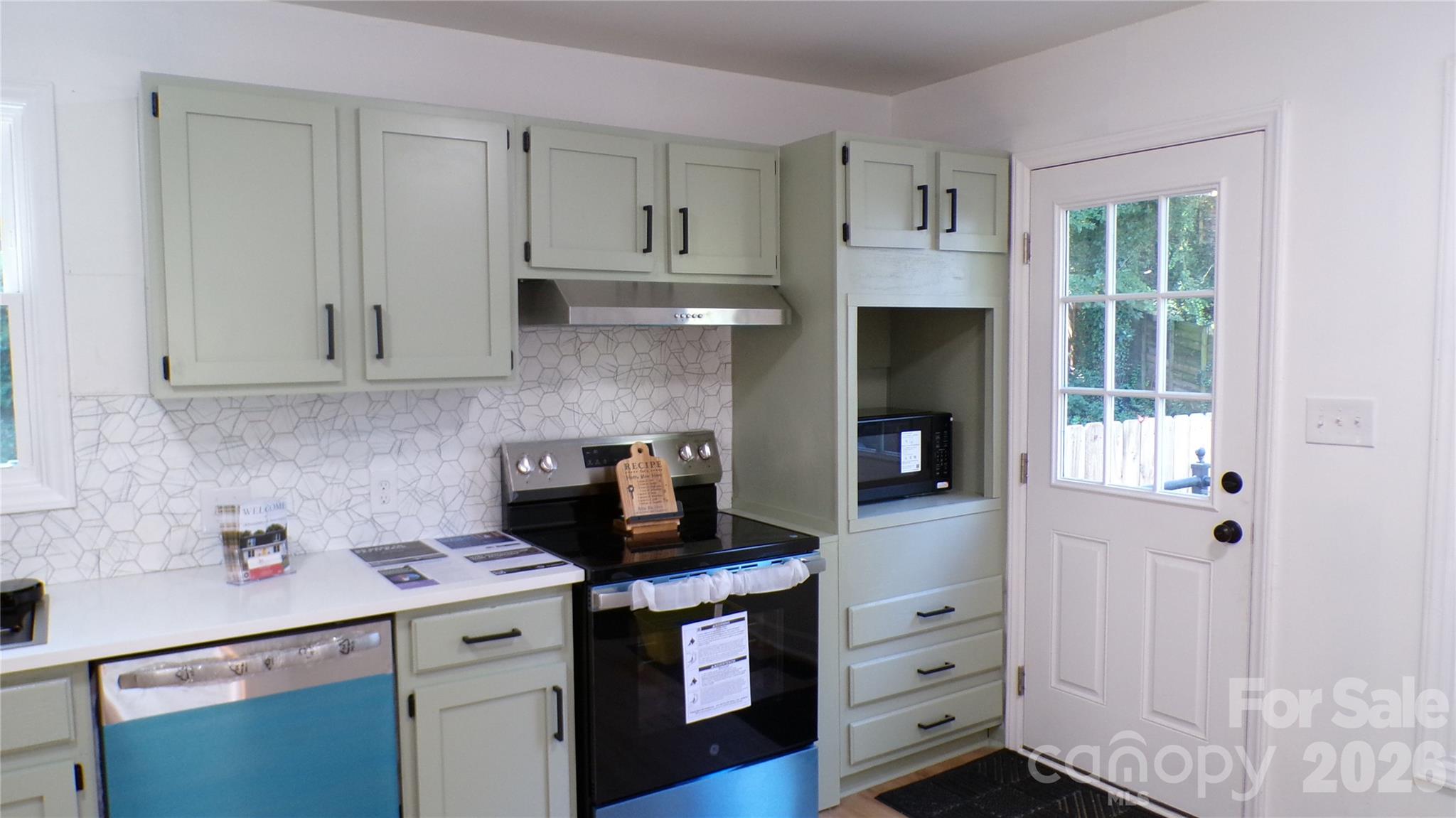 Single Family Residence at 5504 Ilford Street, Charlotte, photo 11 of 31