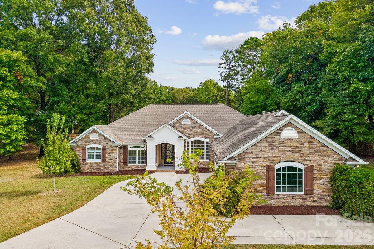 Single Family Residence at 5329 Kuykendall Road, Charlotte, photo 3 of 42