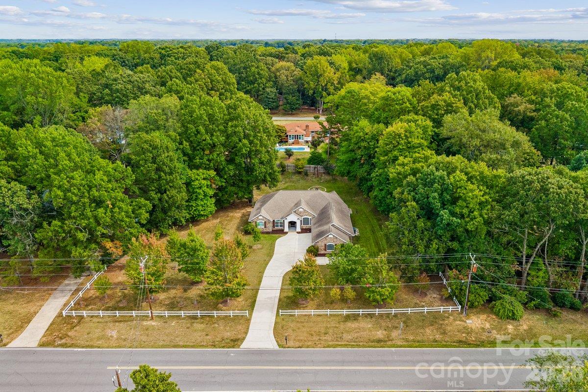 Single Family Residence at 5329 Kuykendall Road, Charlotte, photo 5 of 42