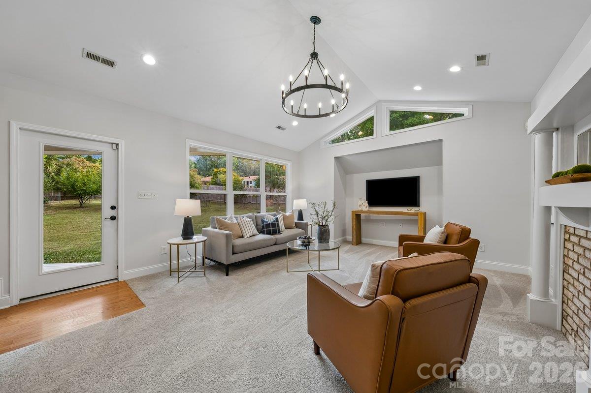 Single Family Residence at 5329 Kuykendall Road, Charlotte, photo 15 of 42