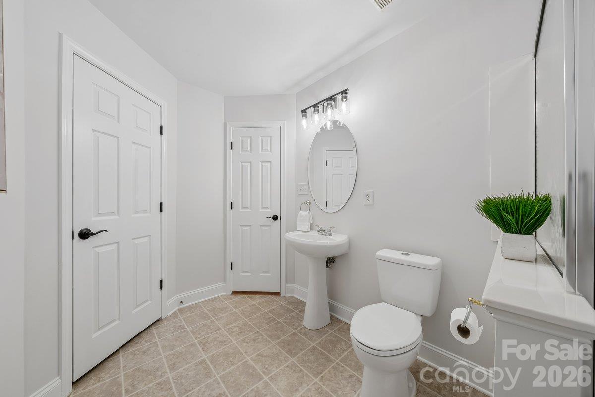 Single Family Residence at 5329 Kuykendall Road, Charlotte, photo 31 of 42