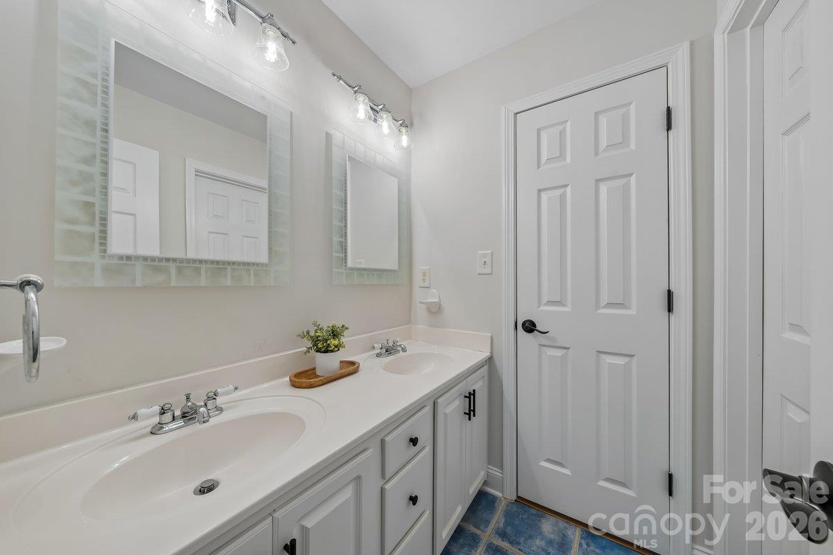 Single Family Residence at 5329 Kuykendall Road, Charlotte, photo 34 of 42