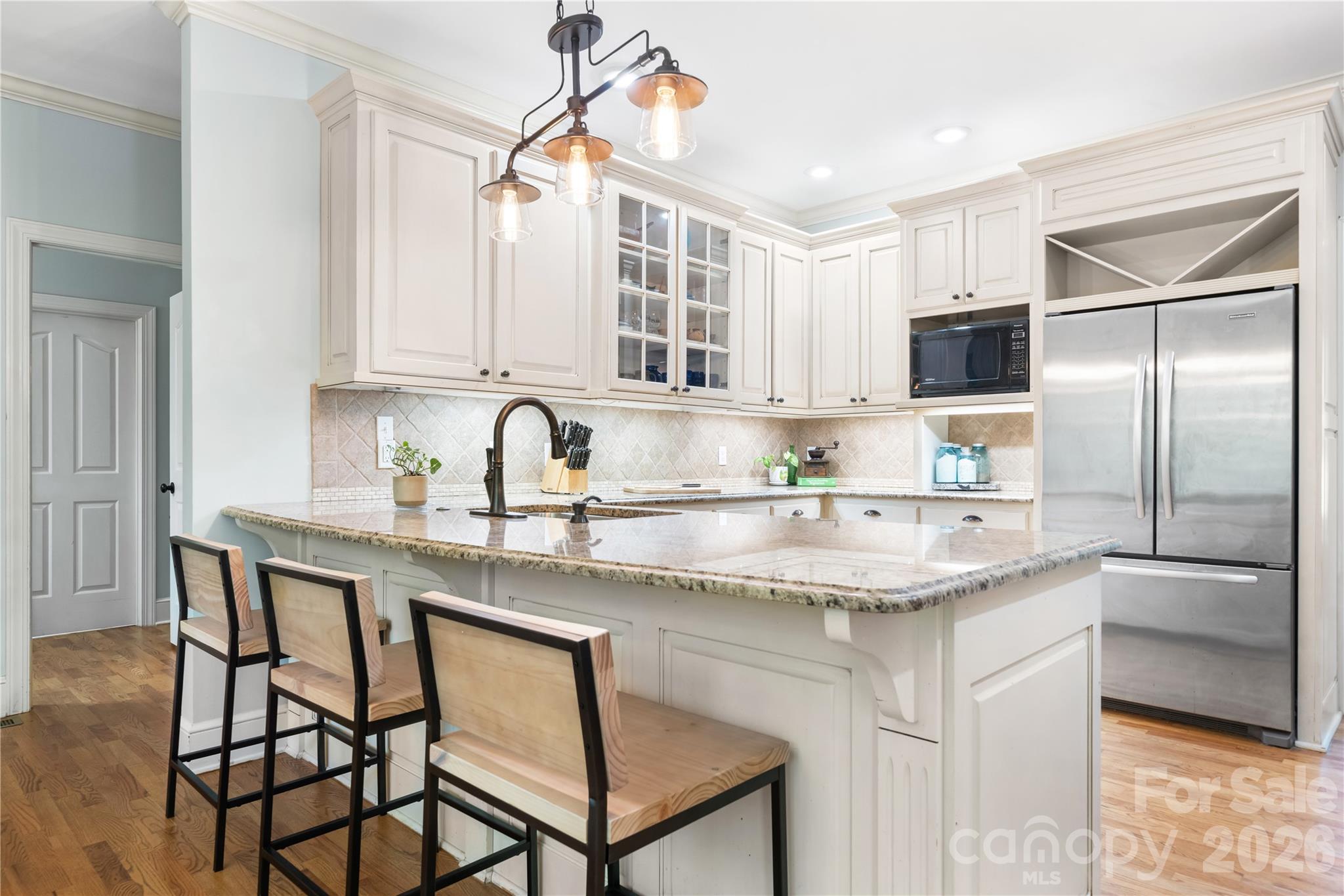 Single Family Residence at 925 38th Avenue NE, Hickory, photo 11 of 48