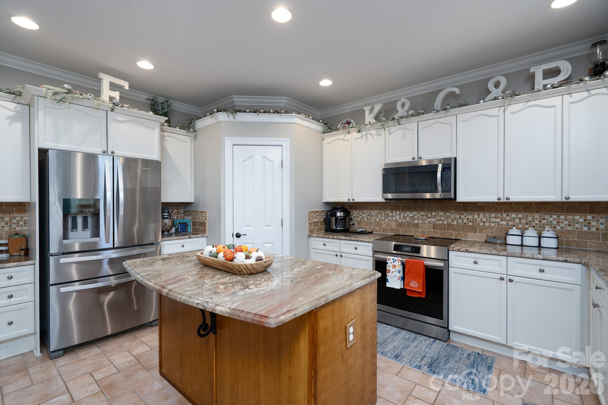 Single Family Residence at 12511 Bannock Drive, Charlotte, photo 8 of 29
