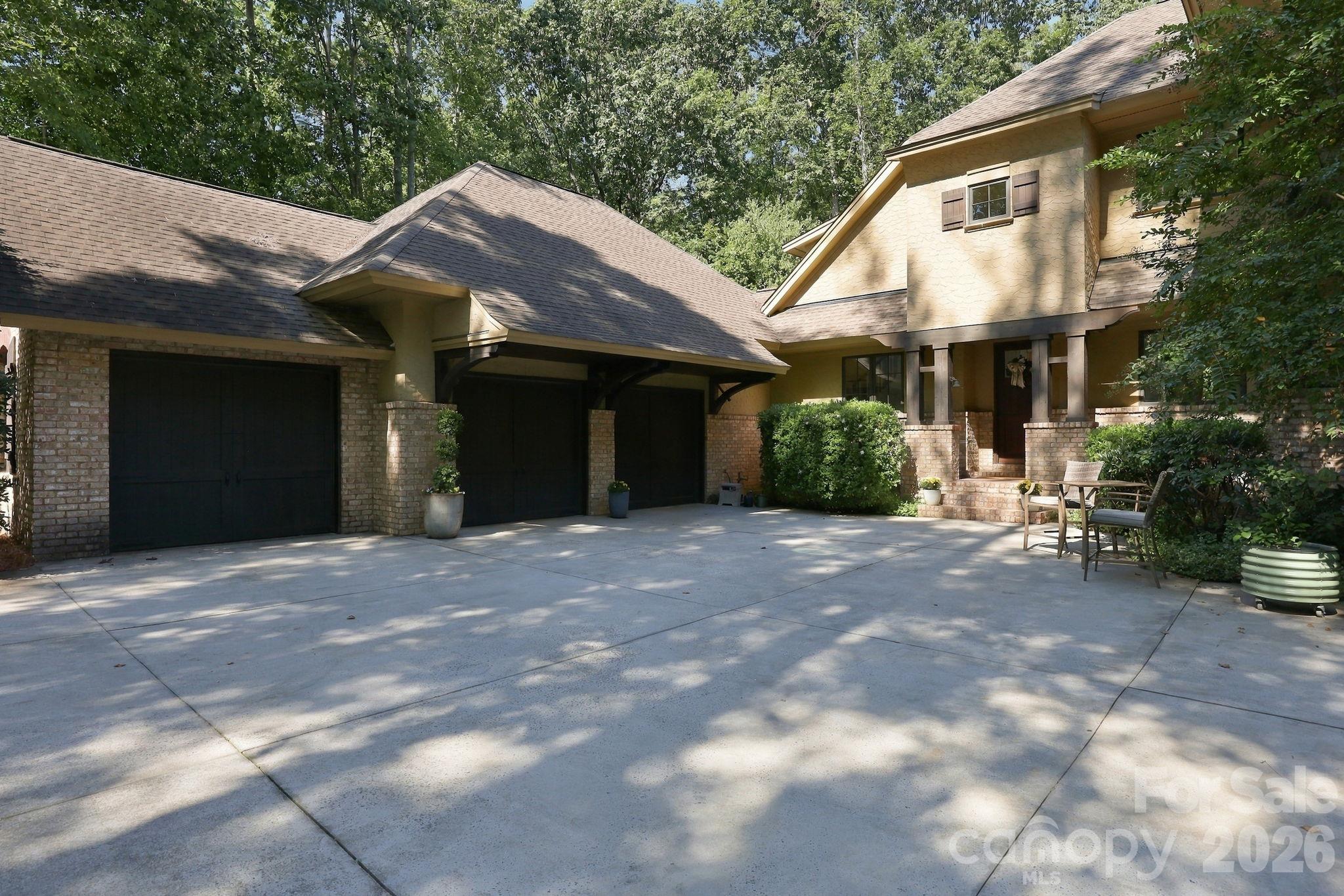 Single Family Residence at 115 Saddle Creek Court, Davidson, photo 2 of 45