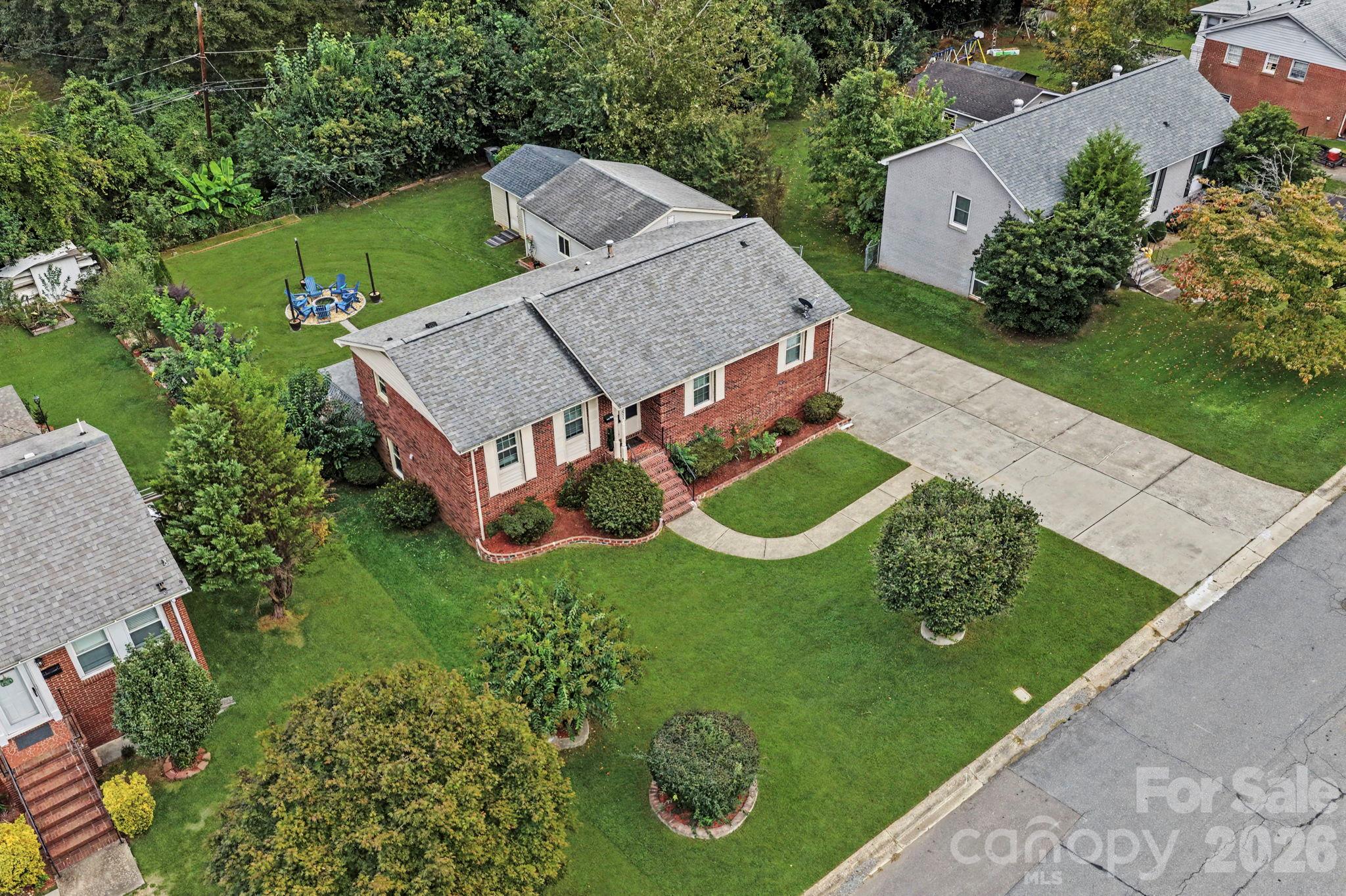 Single Family Residence at 3931 Irvington Drive, Charlotte, photo 3 of 41