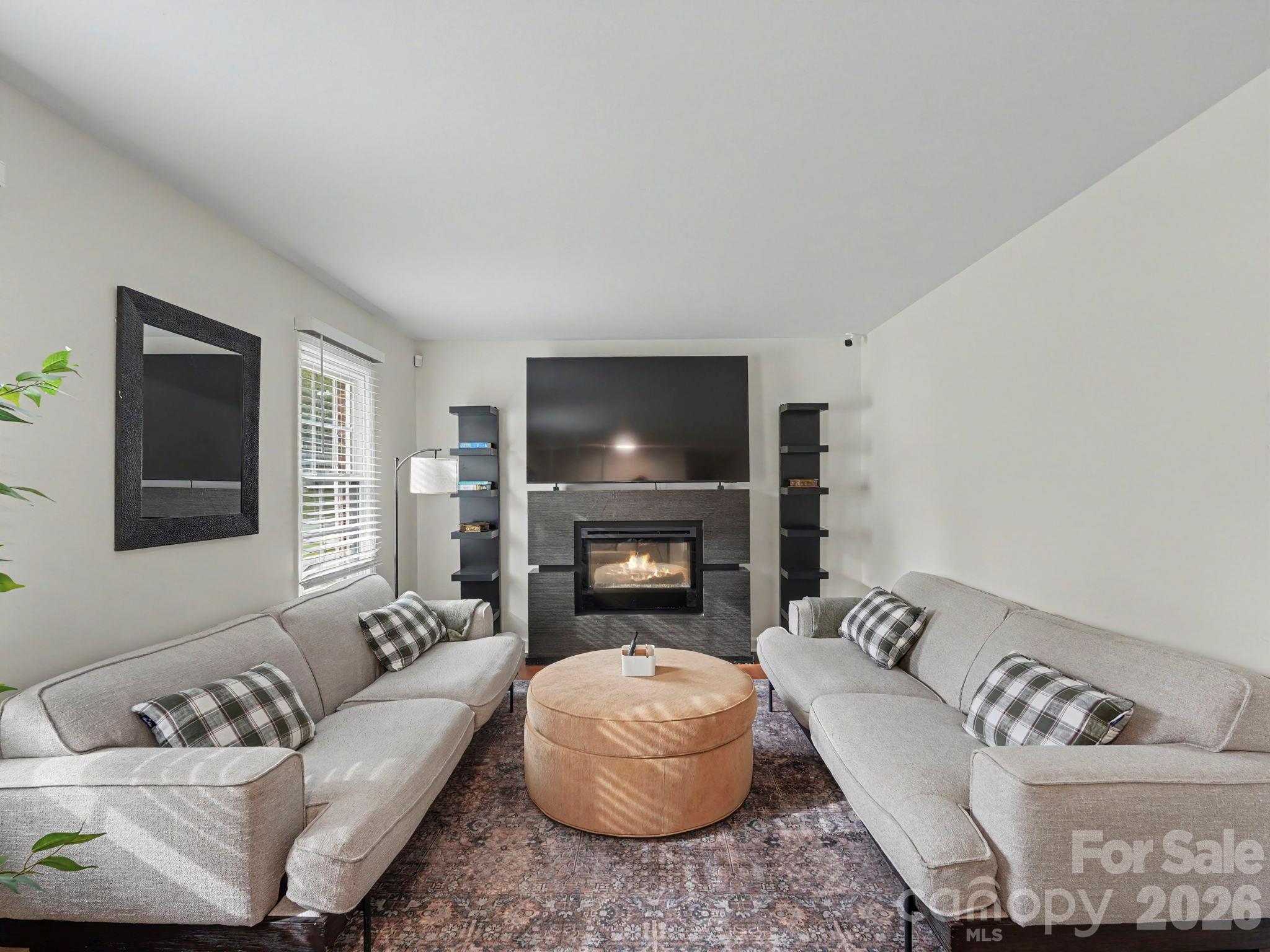 Single Family Residence at 3931 Irvington Drive, Charlotte, photo 11 of 41