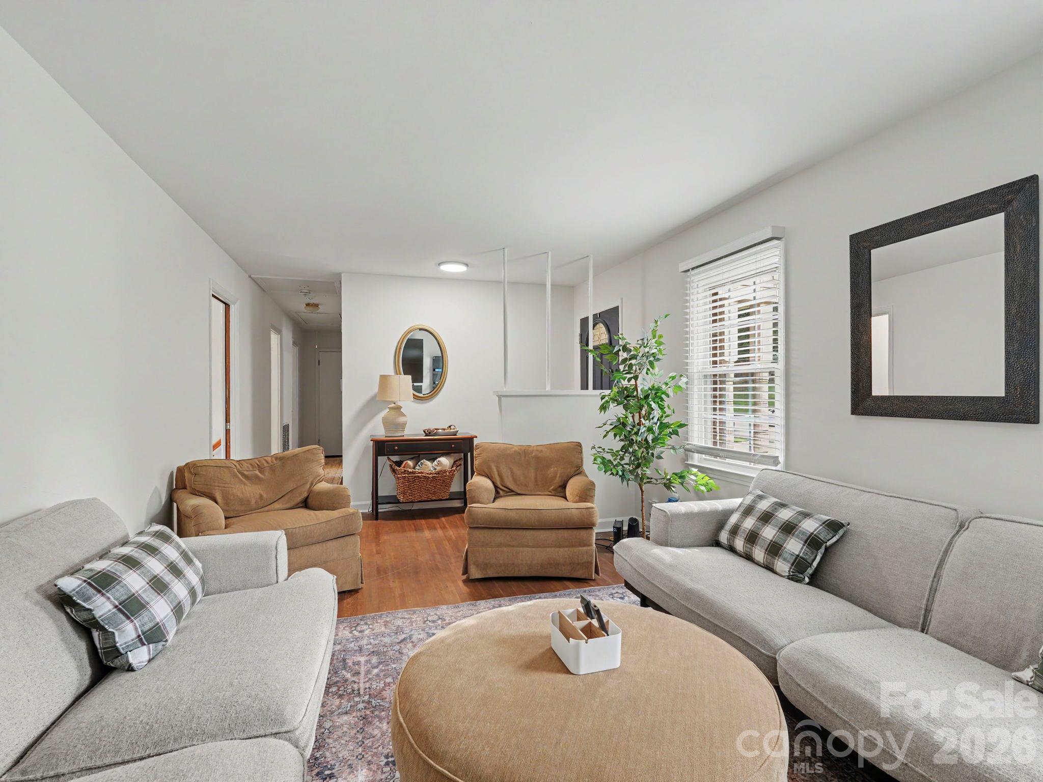 Single Family Residence at 3931 Irvington Drive, Charlotte, photo 14 of 41