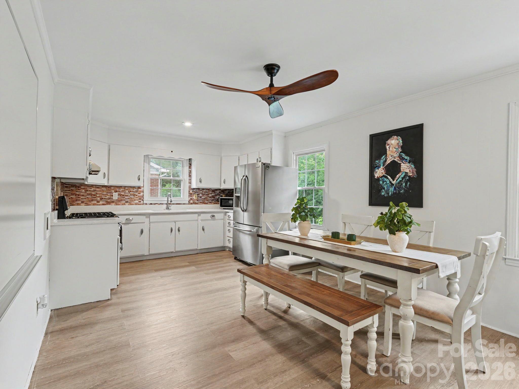 Single Family Residence at 3931 Irvington Drive, Charlotte, photo 16 of 41