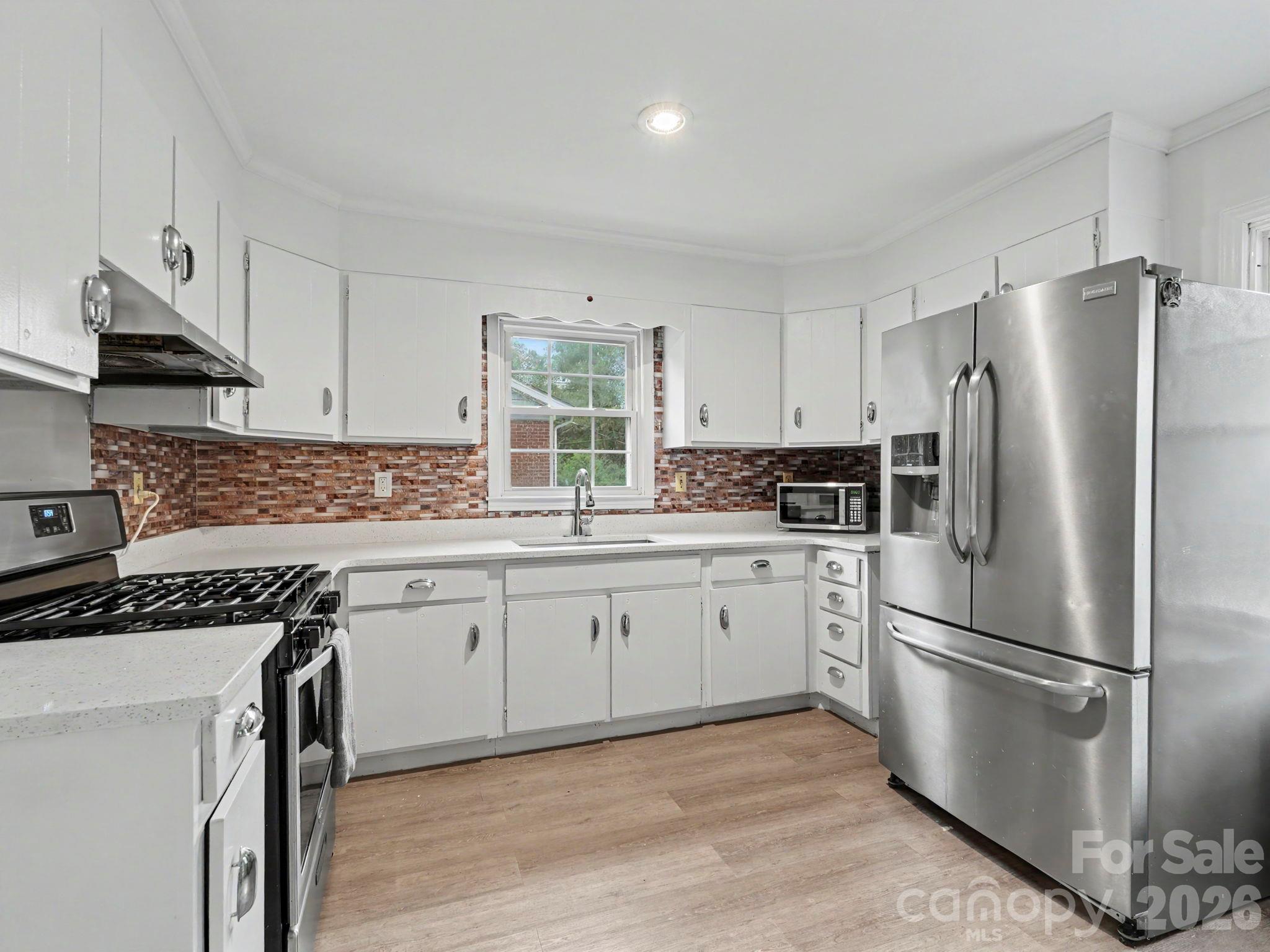 Single Family Residence at 3931 Irvington Drive, Charlotte, photo 17 of 41