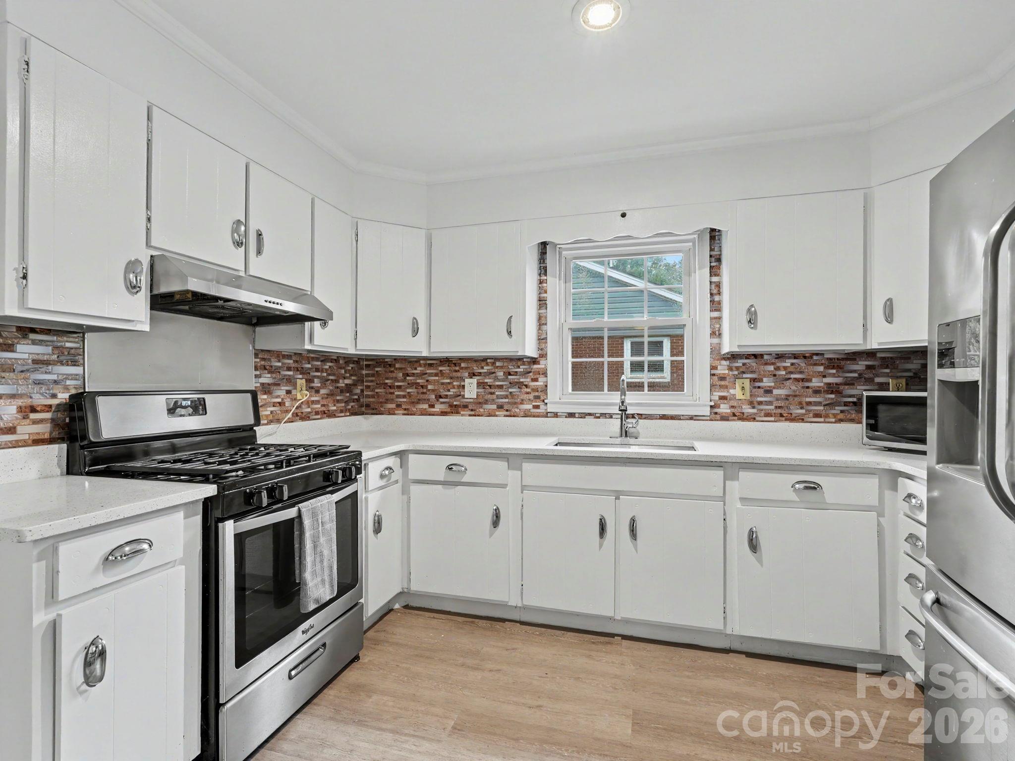 Single Family Residence at 3931 Irvington Drive, Charlotte, photo 18 of 41