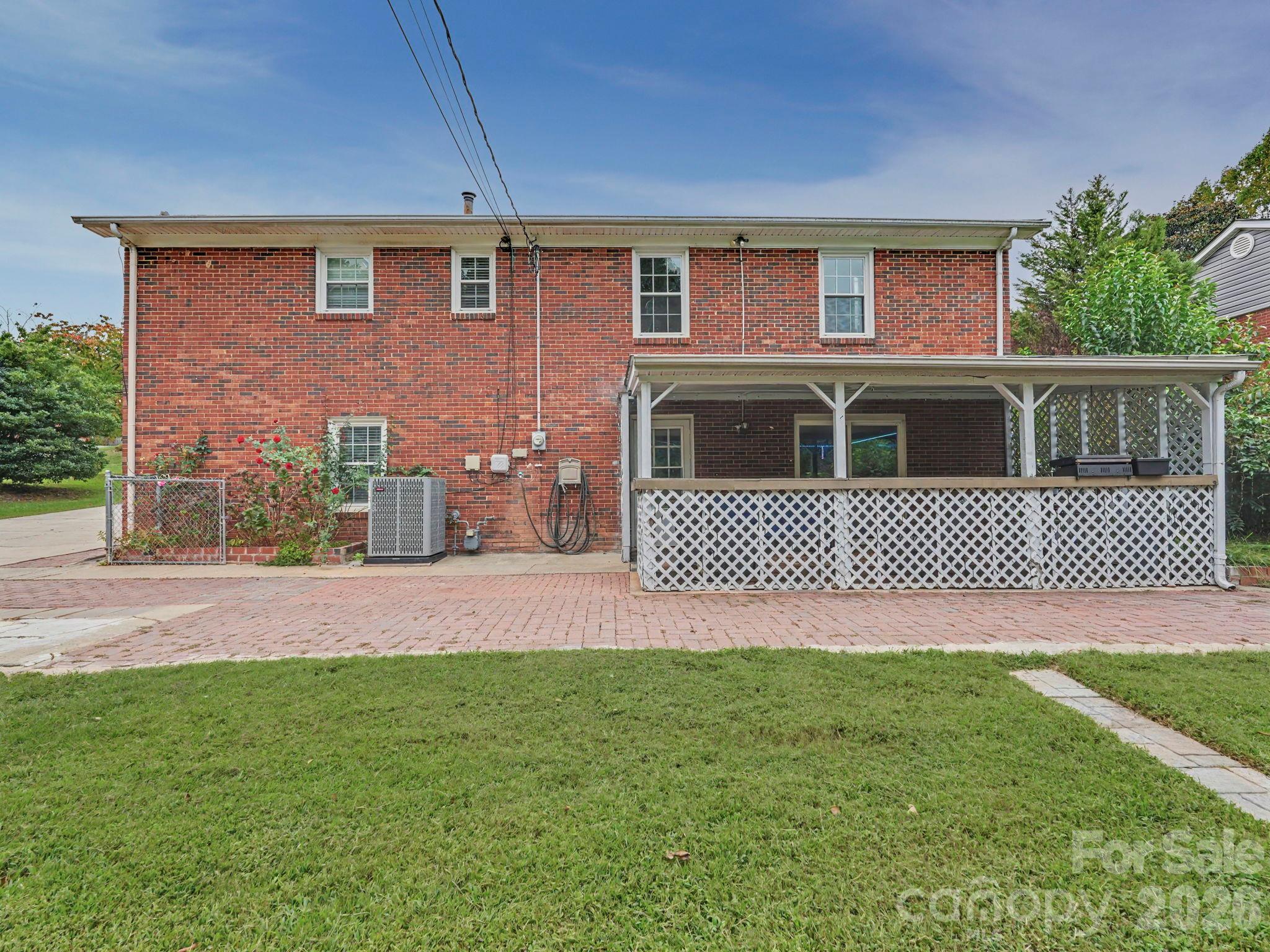 Single Family Residence at 3931 Irvington Drive, Charlotte, photo 36 of 41