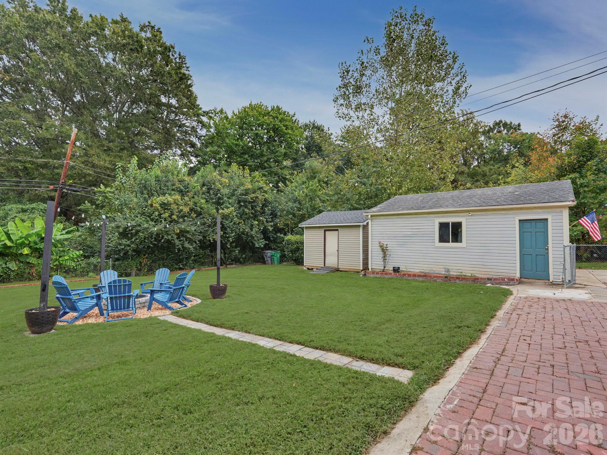 Single Family Residence at 3931 Irvington Drive, Charlotte, photo 38 of 41