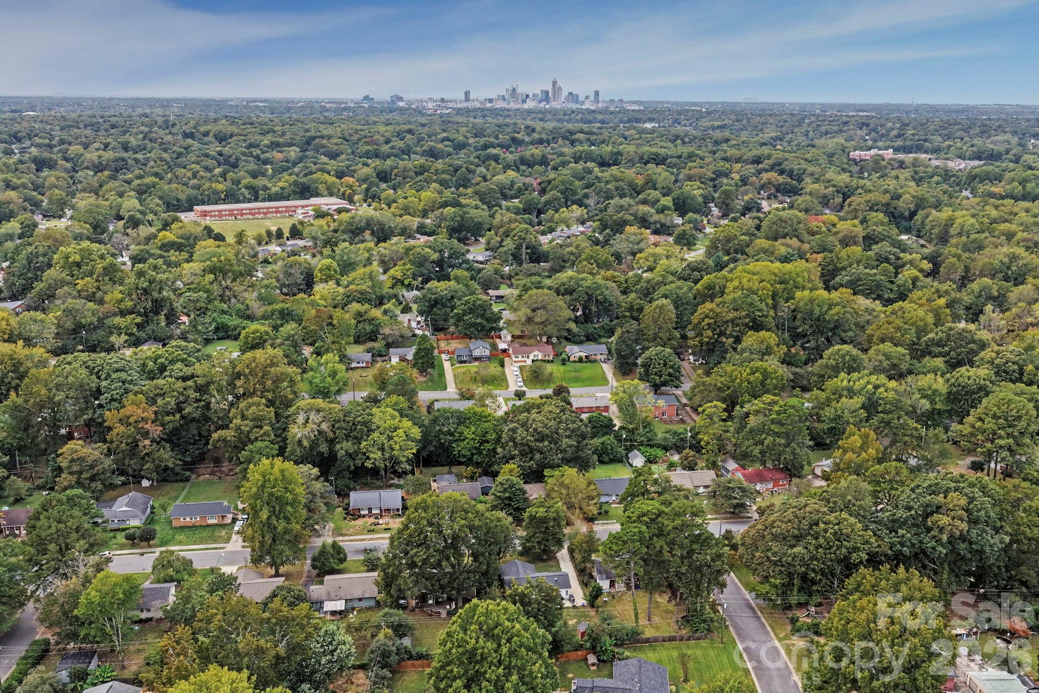 Single Family Residence at 3931 Irvington Drive, Charlotte, photo 39 of 41