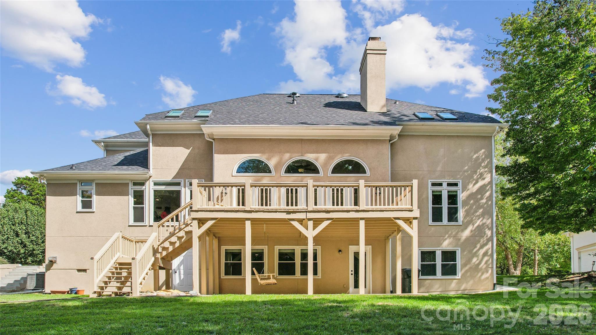 Single Family Residence at 16516 Riverpointe Drive, Charlotte, photo 4 of 42