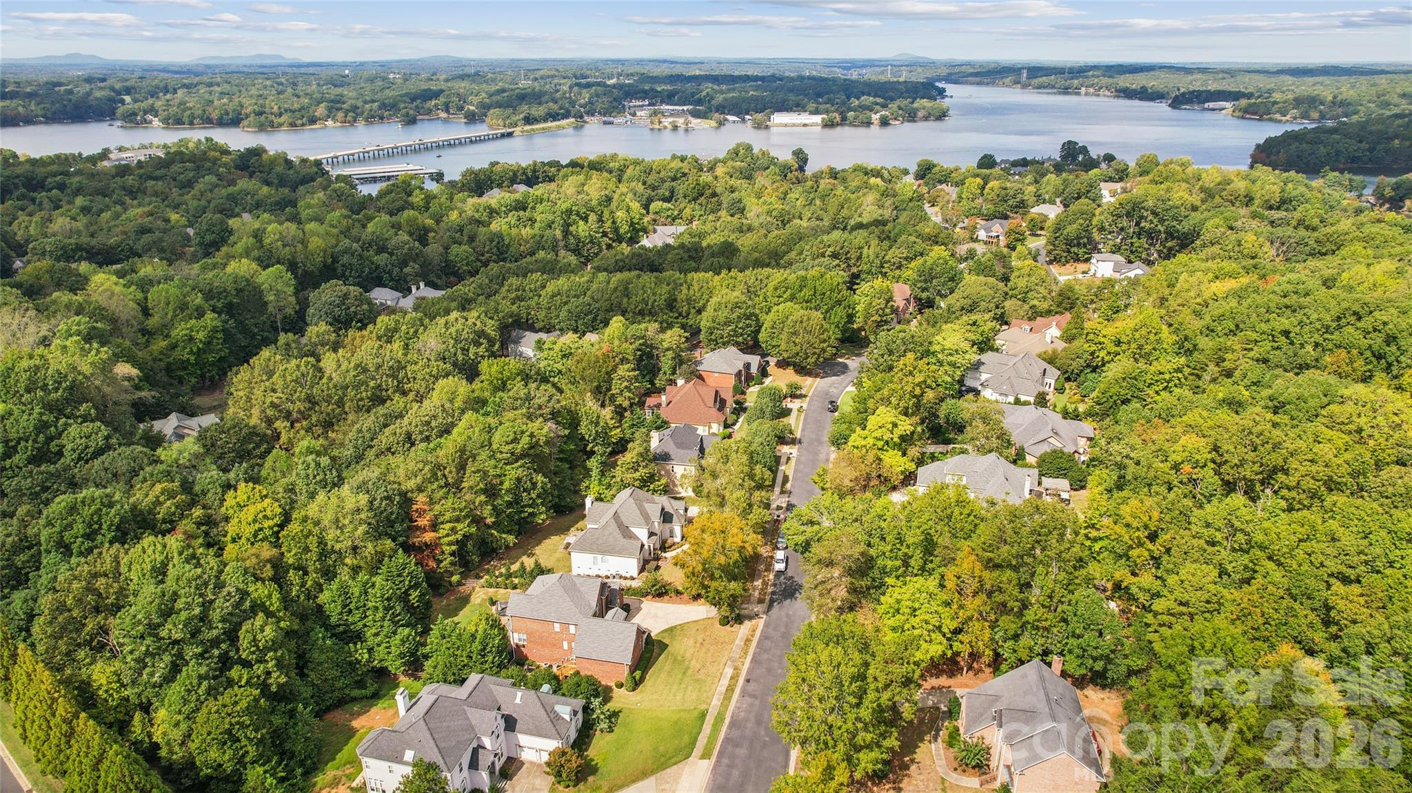 Single Family Residence at 16516 Riverpointe Drive, Charlotte, photo 17 of 42