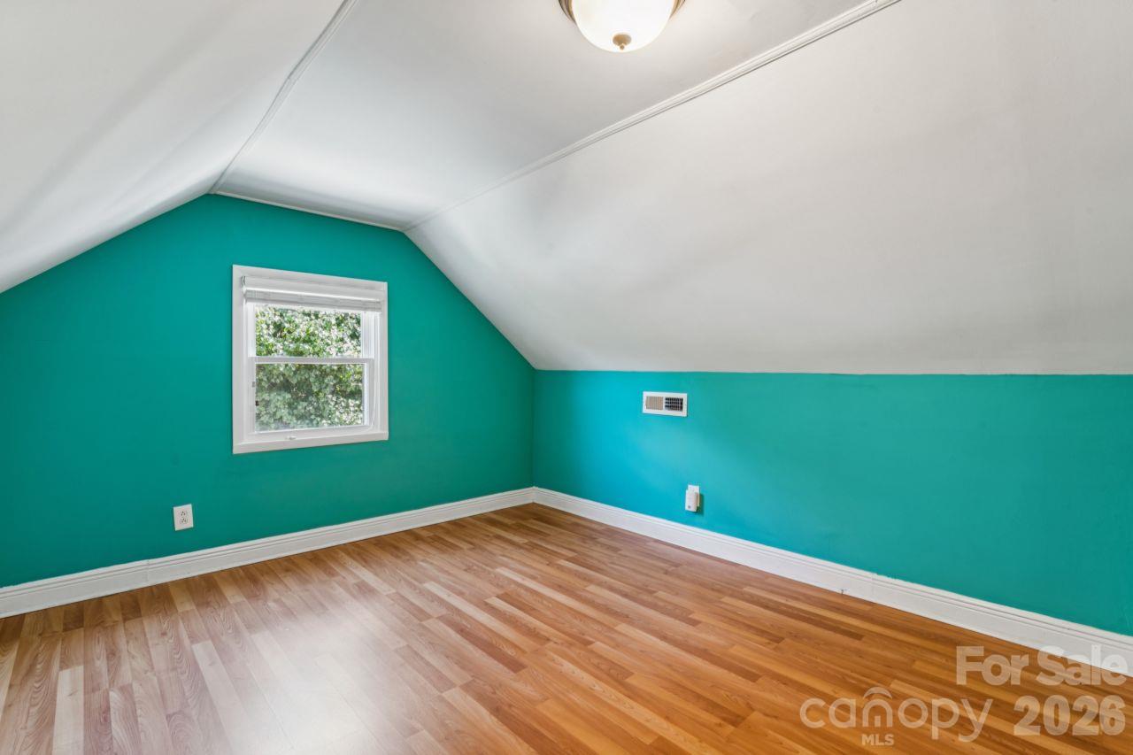 Single Family Residence at 16516 Riverpointe Drive, Charlotte, photo 33 of 42