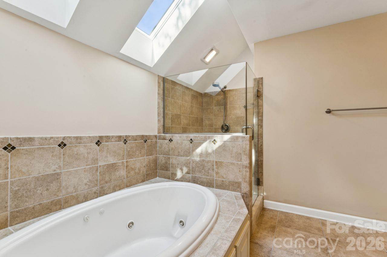 Single Family Residence at 16516 Riverpointe Drive, Charlotte, photo 40 of 42