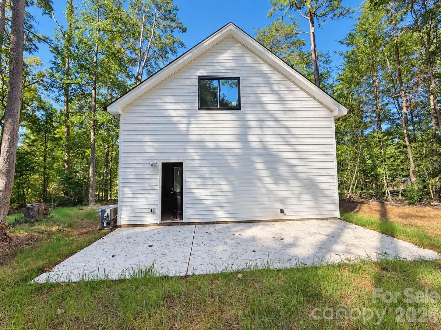 Single Family Residence at 146 Hillcrest Road, New London, photo 2 of 20