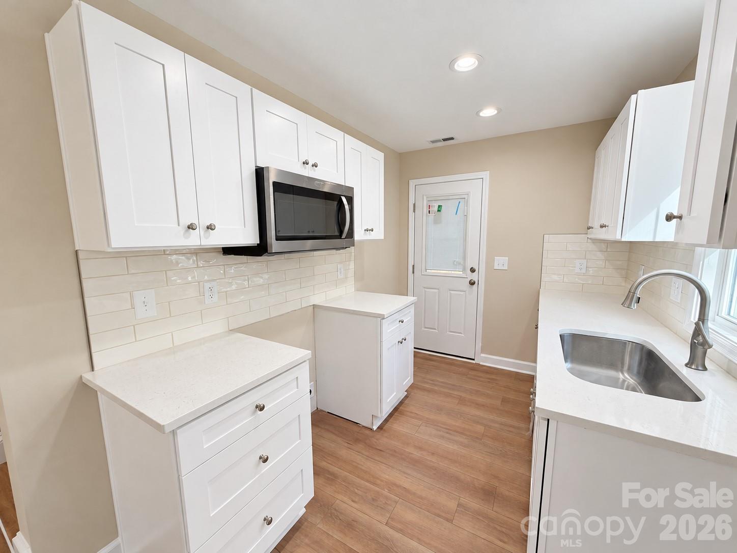 Single Family Residence at 146 Hillcrest Road, New London, photo 6 of 20